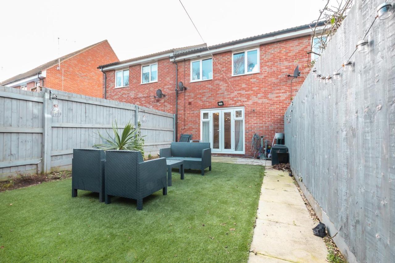 Cheerful 3 Bedroom House - Sleeps 7 Alwalton Exterior foto