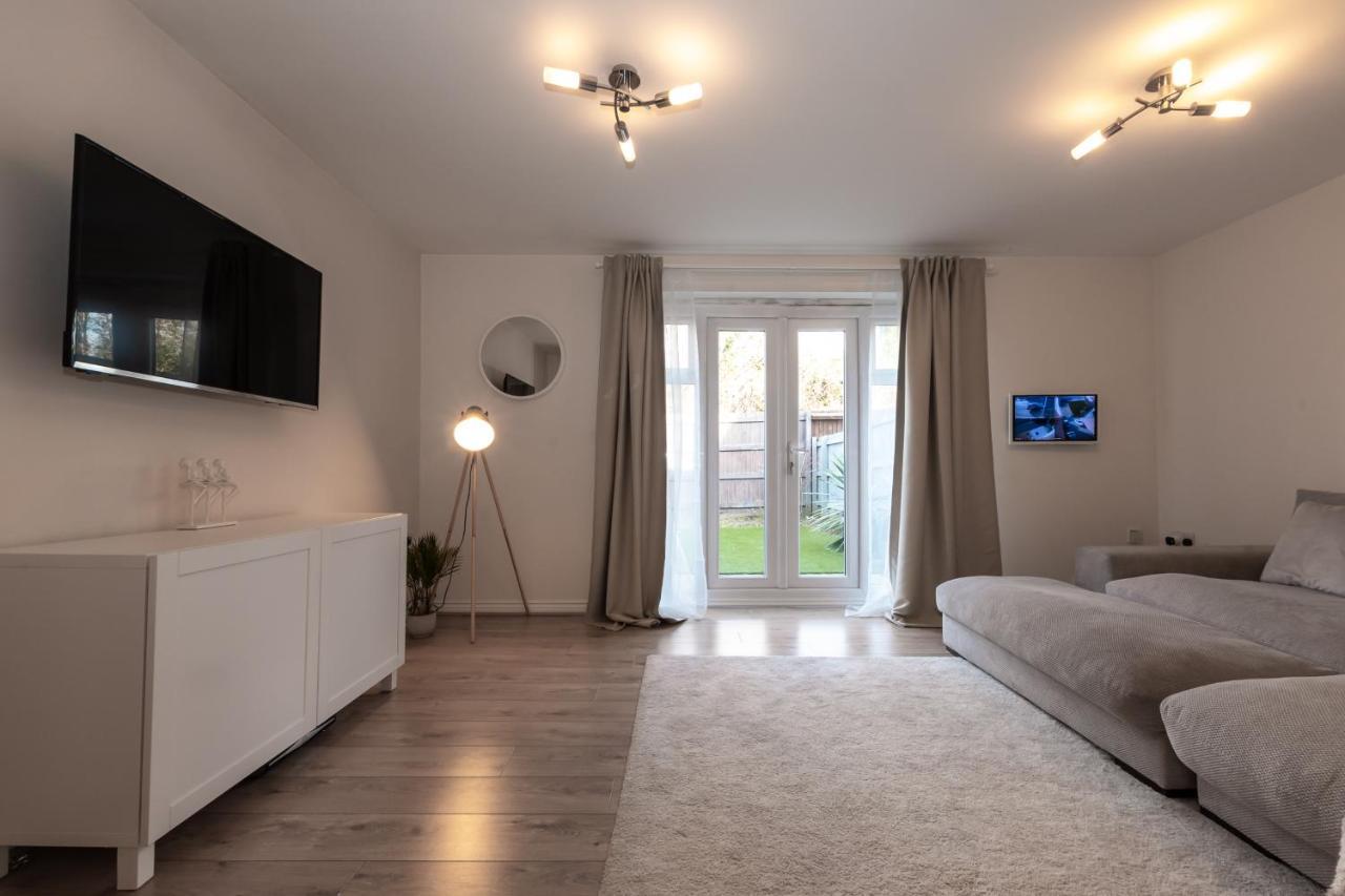 Cheerful 3 Bedroom House - Sleeps 7 Alwalton Exterior foto